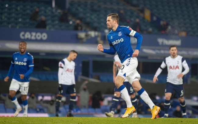 对手防线的 对手防线的